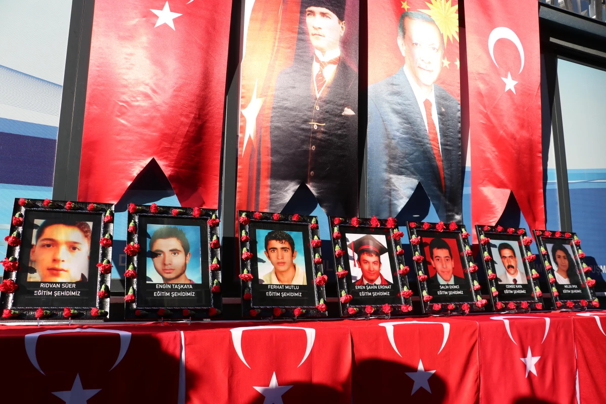 DİYARBAKIR - Dershane önündeki terör saldırısında hayatını kaybedenler anıldı