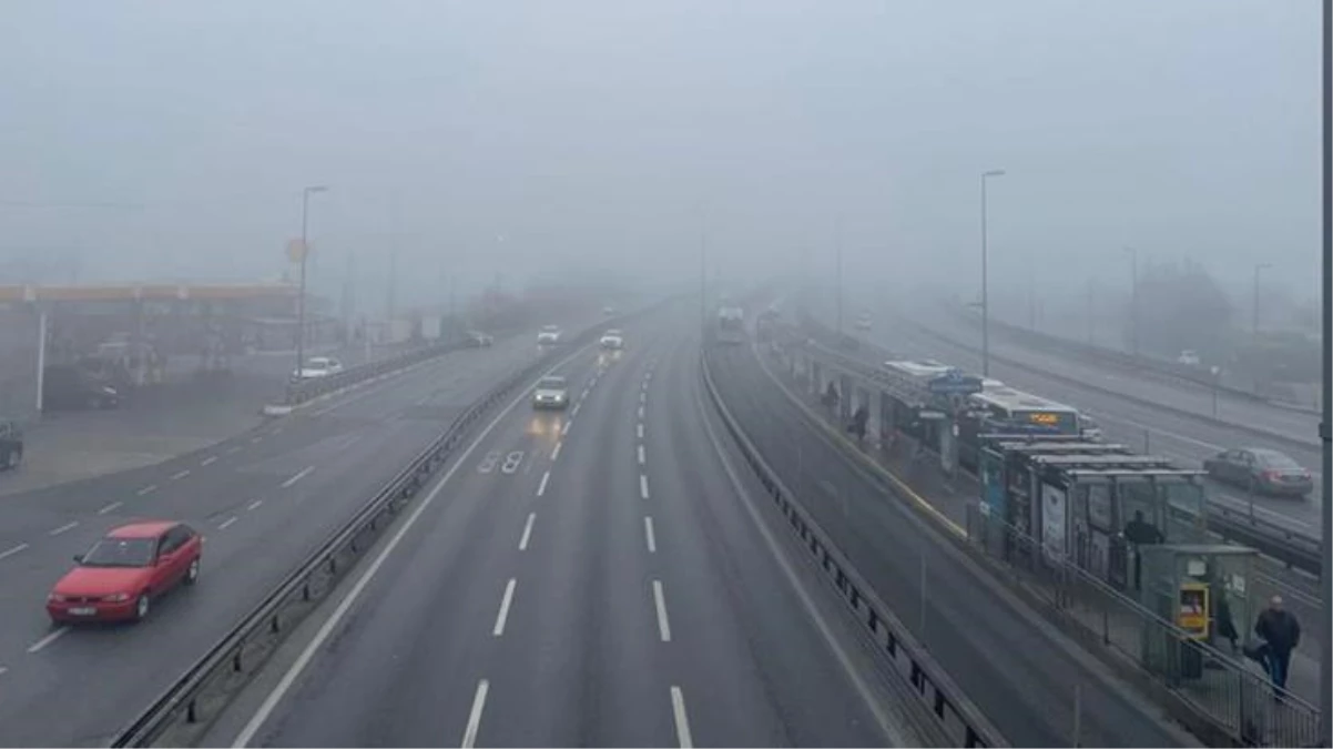 İstanbul\'da sabah saatlerinde etkisini artıran sis sebebiyle vapur seferleri yapılamıyor
