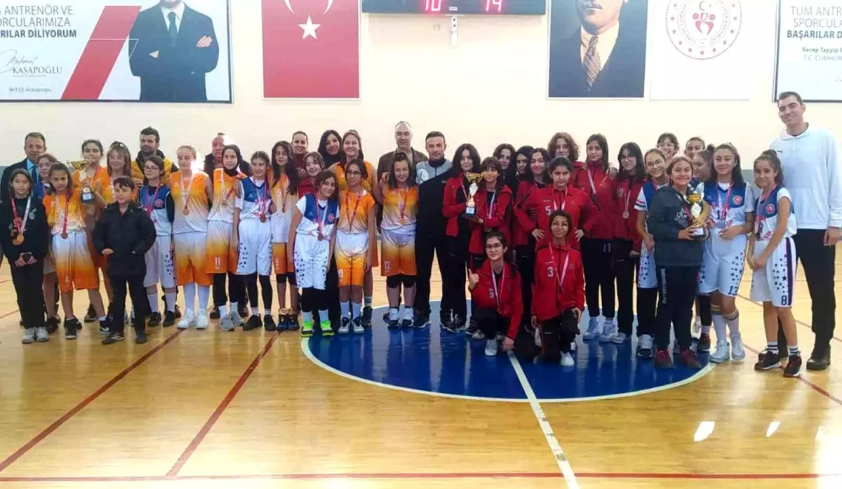 Karaman\'da düzenlenen okul sporları yıldızlar basketbol müsabakaları sona erdi