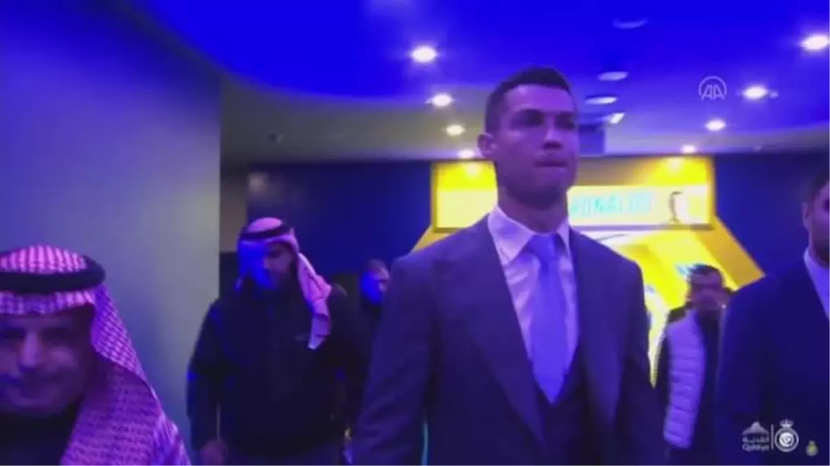 Al-Nassr, Cristiano Ronaldo için taraftarlara açık imza töreni düzenledi