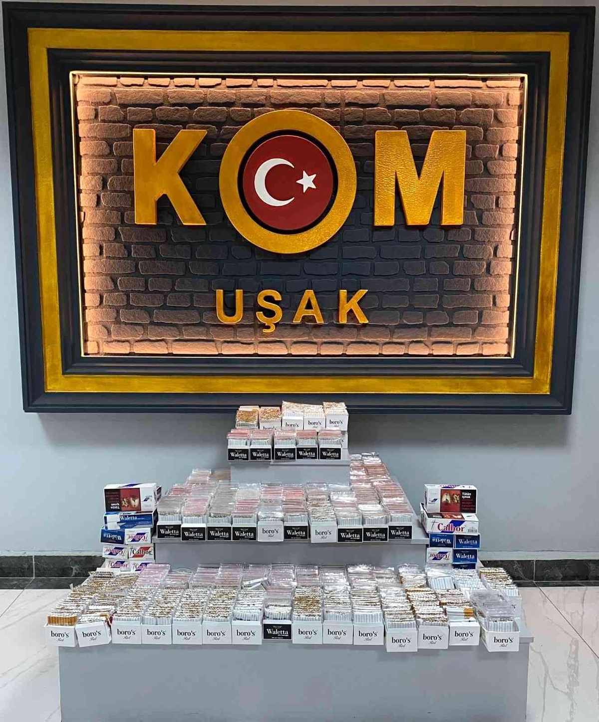 Uşak\'ta 3 farklı adrese eş zamanlı uyuşturucu operasyonu