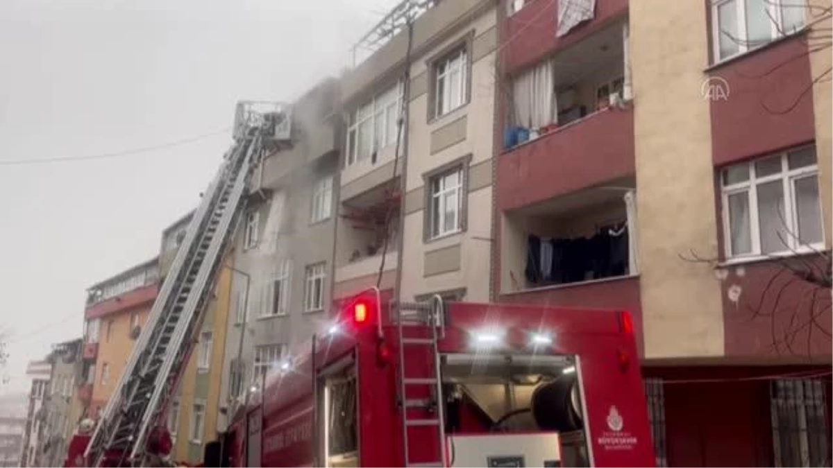 Apartmanda çıkan yangında mahsur kalan 10 kişi kurtarıldı