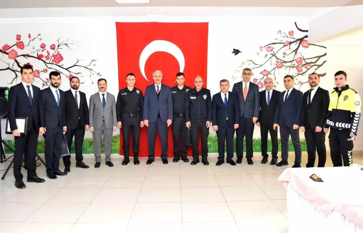 Başarılı polisler ödüllendirildi
