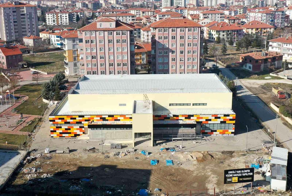 Başkan Altay: "Ereğli Yarı Olimpik Yüzme Havuzu inşaatında sona geldik"