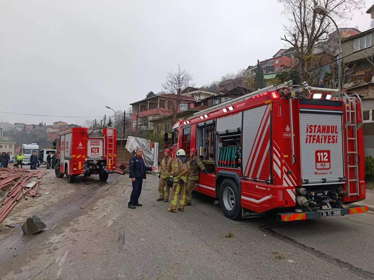 Beykoz\'da istinat duvarına çarparak devrilen kamyondaki 2 kişi yaralandı