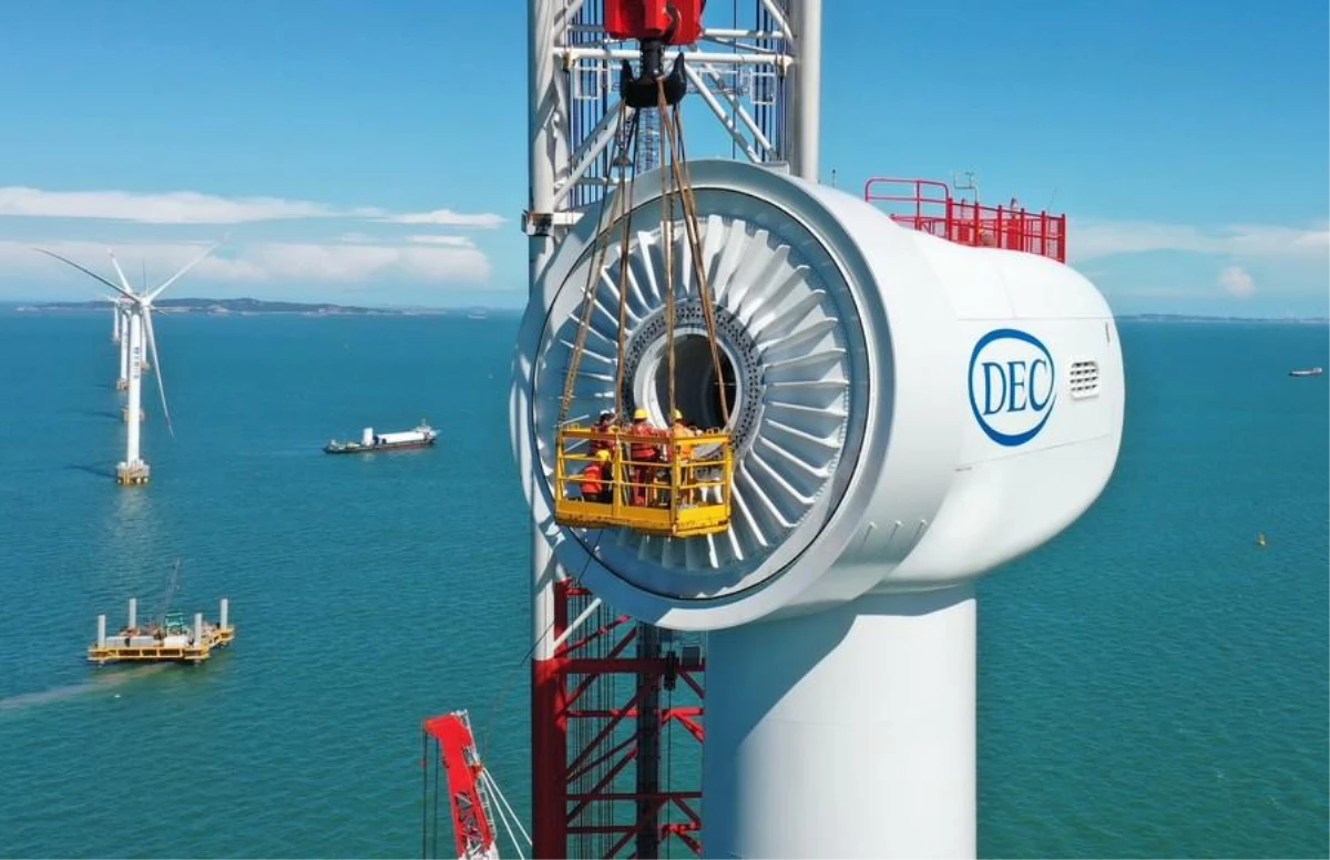 Çin\'in İlk Derin Deniz Yüzer Rüzgar Enerjisi Platformunun Kritik Önemdeki Gövde Montajı Tamamlandı