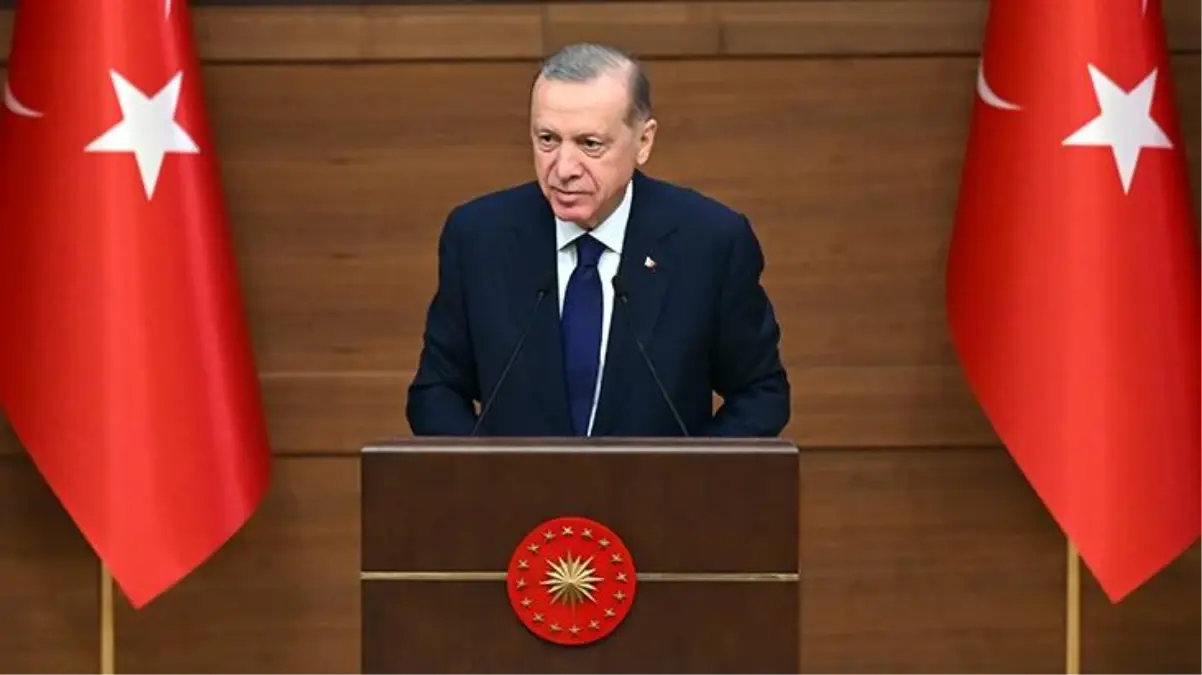 Cumhurbaşkanı Erdoğan, geçmişte atılan "Muhtar bile olamaz" manşetlerini hatırlatıp gazetecileri uyardı: Kendinize ayar verin ayar