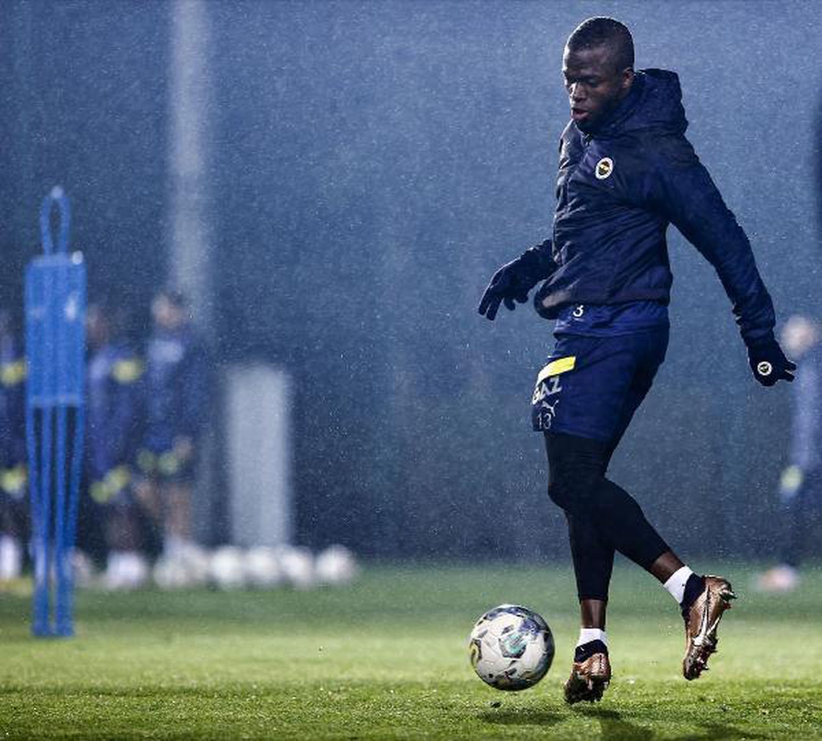 Fenerbahçe\'de Valencia takımla çalıştı