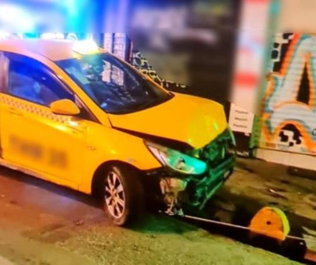 Kadıköy'de taksici dehşeti: iki kadının peşine takıldı, bilerek araçlarına çarptı
