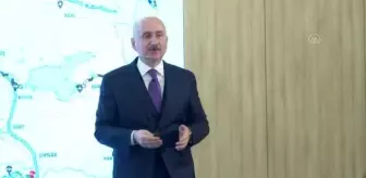 Karaismailoğlu: '(İstanbul'daki taksi sorunu) 3 bin 100 tane minibüsü taksiye dönüştürerek buradaki önemli açığı hep birlikte kapadık'