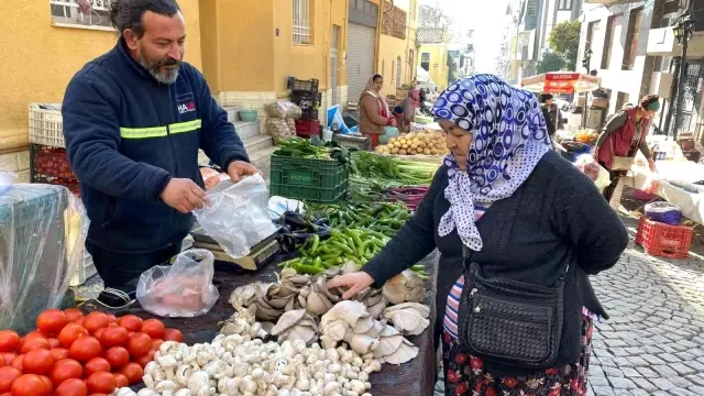 Kırmızı etin fiyatı artınca vatandaş alternatifi pazar tezgahında buldu! Kapış kapış gidiyor