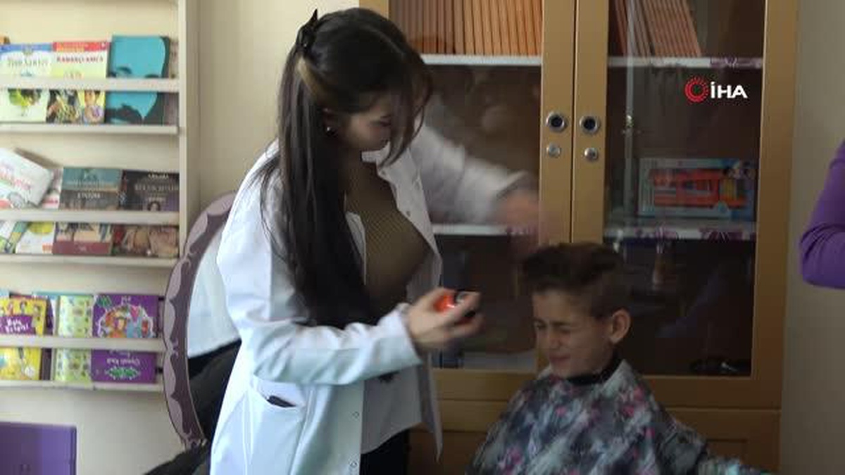 Kursiyerler, 100 öğrencinin saç tıraşı ve kişisel bakımlarını yaptı