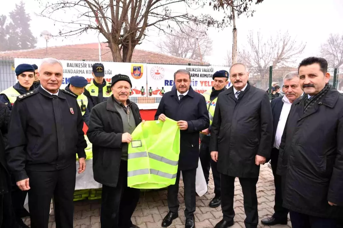 Motosiklet ve bisiklet sürücülerine reflektif yelek