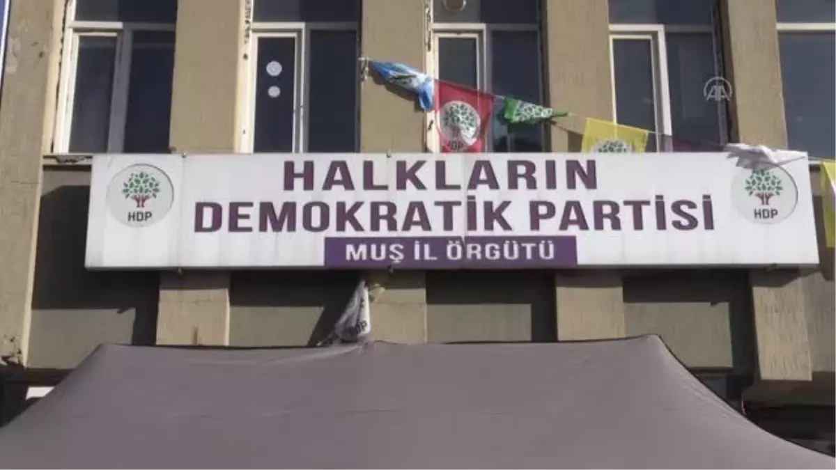 Muşlu aileler çocukları için HDP önündeki eylemlerini sürdürdü