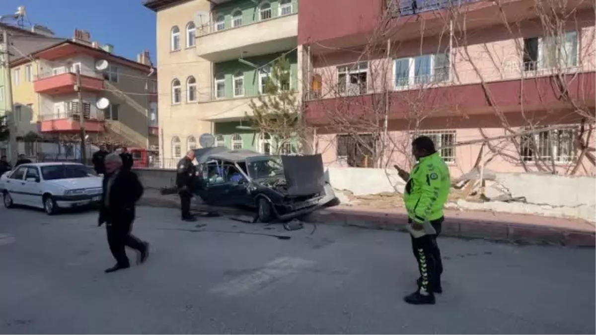 Otomobille polisten kaçmaya çalışan 3 çocuk, kaza yapınca yakalandı