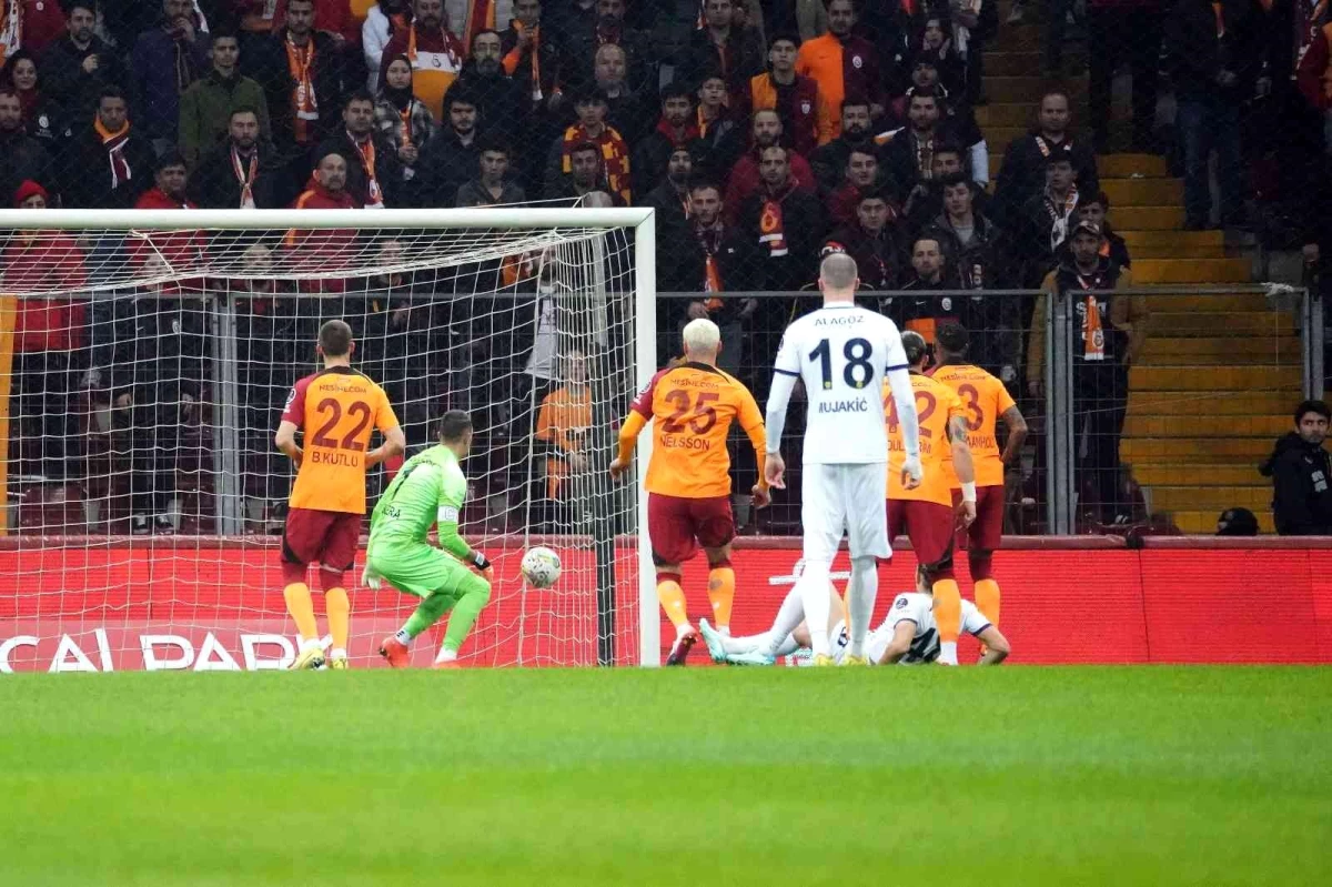 Spor Toto Süper Lig: Galatasaray: 2 - MKE Ankaragücü: 1 (İlk yarı)