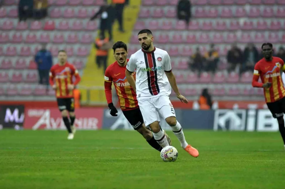 Spor Toto Süper Lig: Kayserispor: 0 Fatih Karagümrük: 2 (İlk yarı)