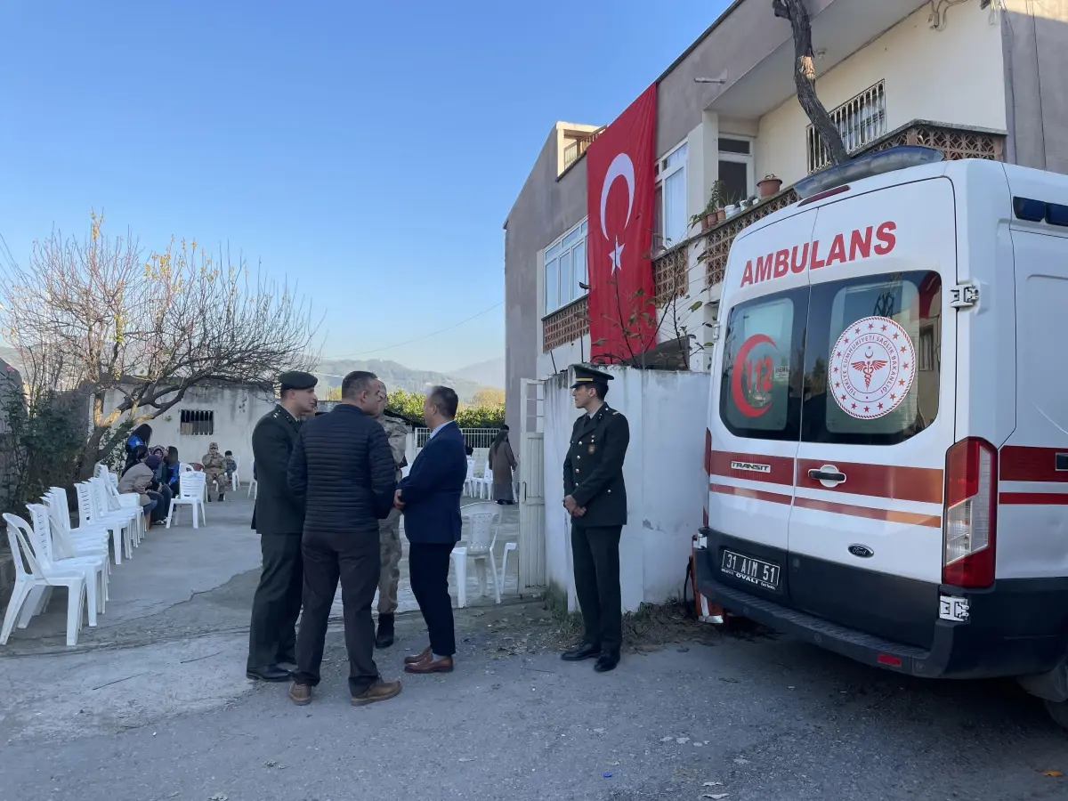 Trafik kazasında şehit olan askerin Hatay\'daki ailesine acı haber verildi