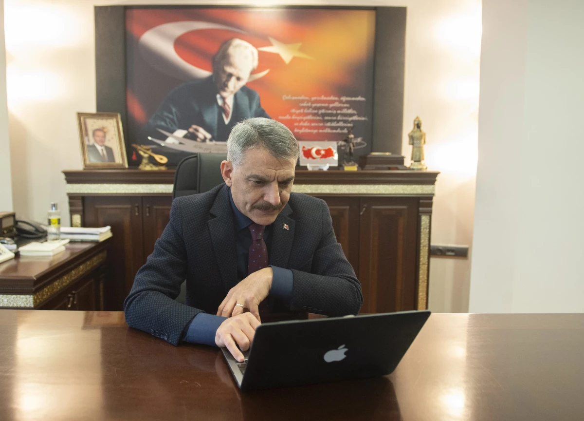 Tunceli Valisi Özkan ve Emniyet Müdürü Yılmaz AA\'nın "Yılın Fotoğrafları" oylamasına katıldı