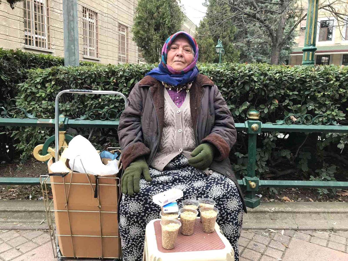 72 yaşındaki Gül teyze: "Bir tek devletten aldığım yaş aylığım var"