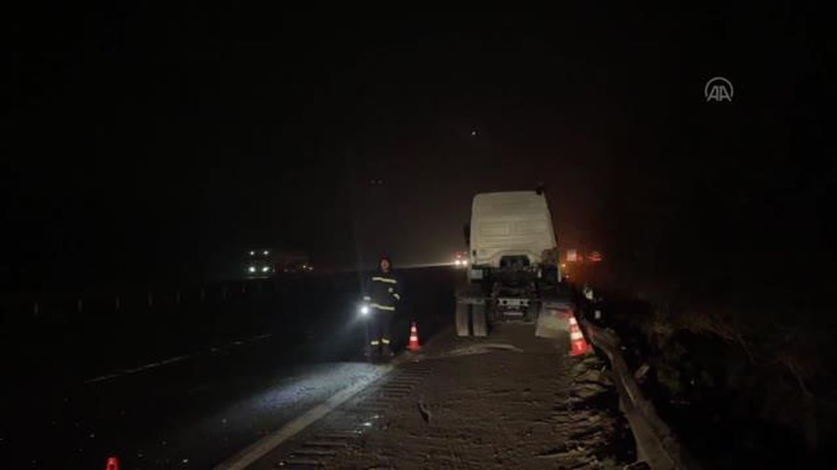 Anadolu Otoyolu'nda LPG yüklü tankerin devrilmesi sonucu 1 kişi yaralandı