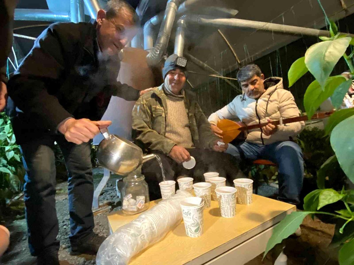 Antalya\'da \'0\' derecede sazlı sözlü don nöbeti