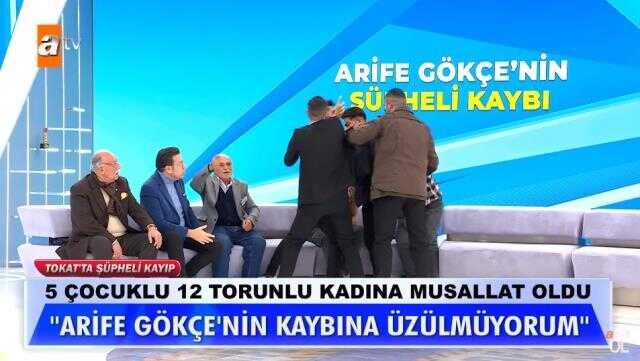 Canlı yayında ortalık karıştı! Sözleriyle programa damga vuran Sinan Bey, saldırıya uğrayınca gözyaşlarına boğuldu