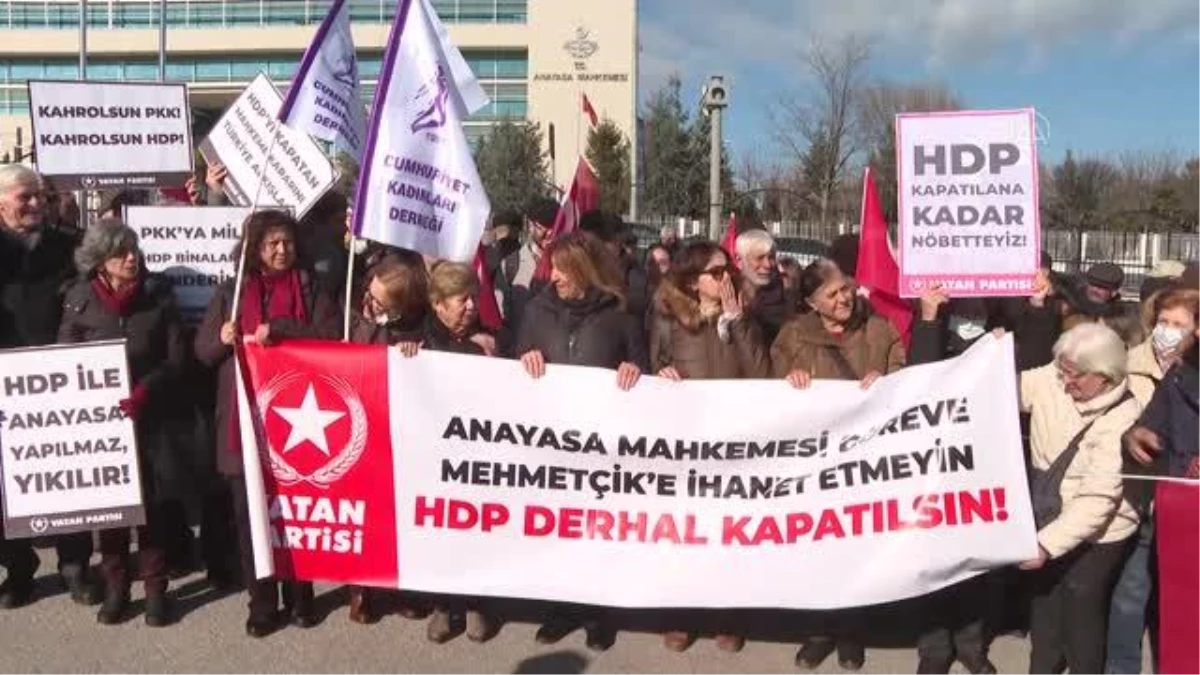 Cumhuriyet Kadınları Derneğinden, Vatan Partisi\'nin HDP\'nin kapatılması için başlattığı eyleme destek
