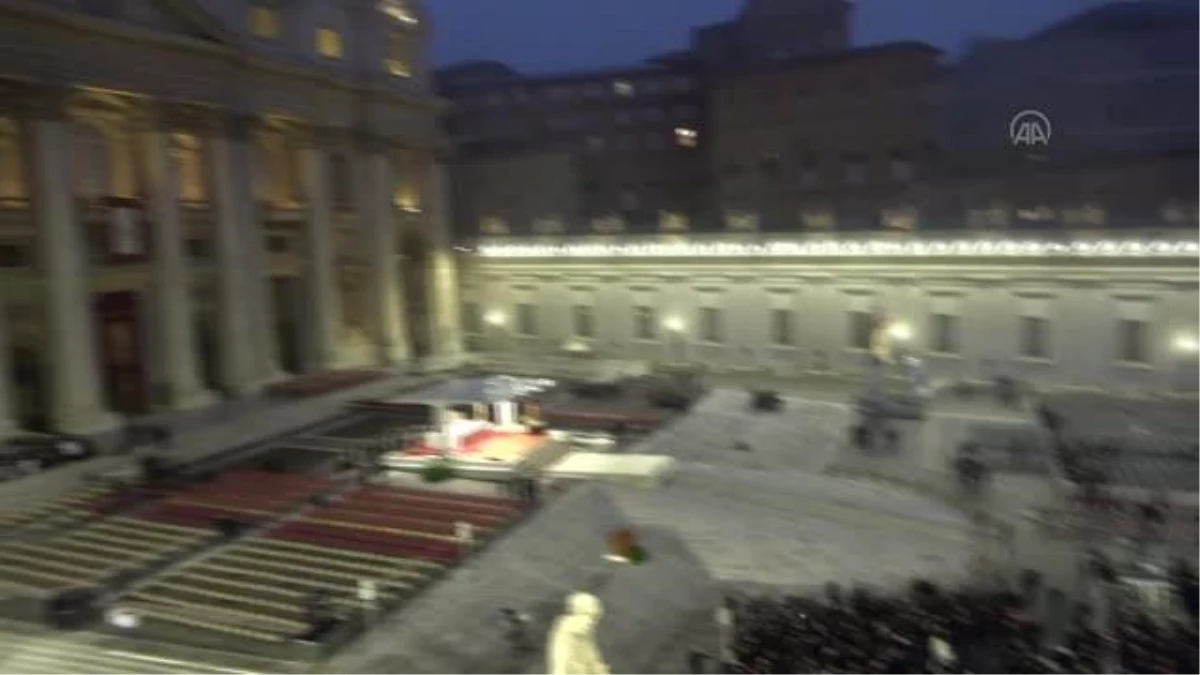 Emerit Papa 16. Benediktus Vatikan\'daki cenaze töreniyle defnedildi