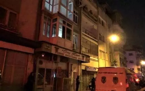 İzmir'de cinayet: Tartıştığı kişiyi boğazından bıçaklayarak öldürdü