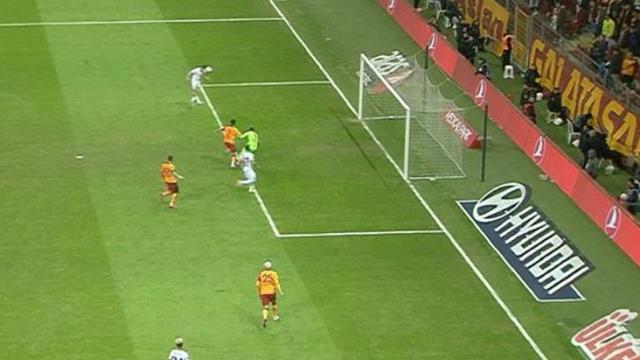 Kaçırdığı gol başına bela oldu! Milli futbolcuya eleştirilerin ardı arkası kesilmiyor