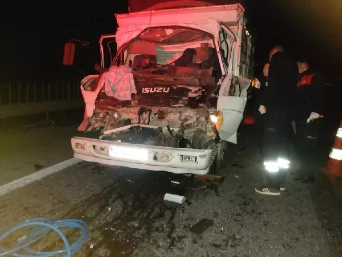 KAMYONA ARKADAN ÇARPAN KAMYONETTEKİ 2 KİŞİ ÖLDÜ