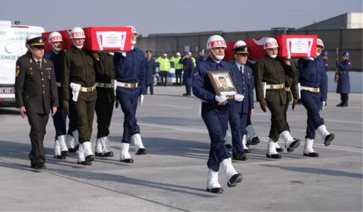 Konya\'da askeri araç kazasında şehit olan 2 asker için uğurlama töreni