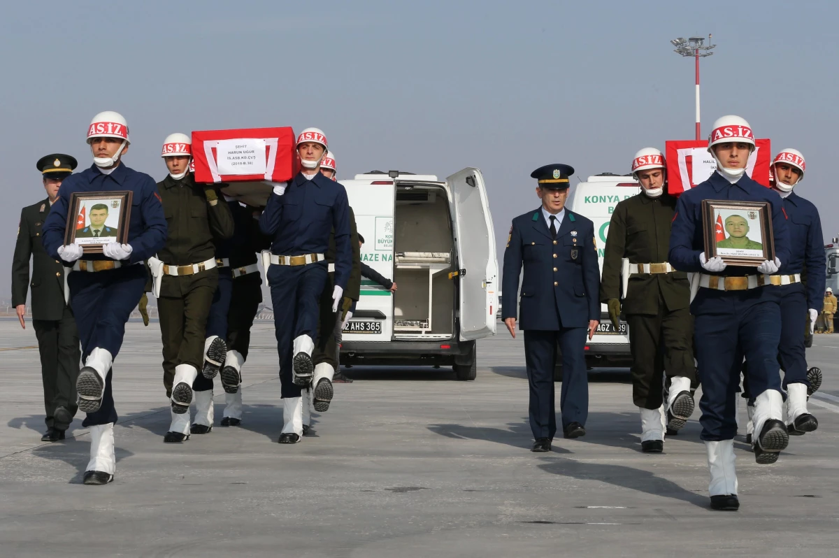 Konya\'da trafik kazasında şehit olan 2 askerin cenazesi memleketlerine uğurlandı