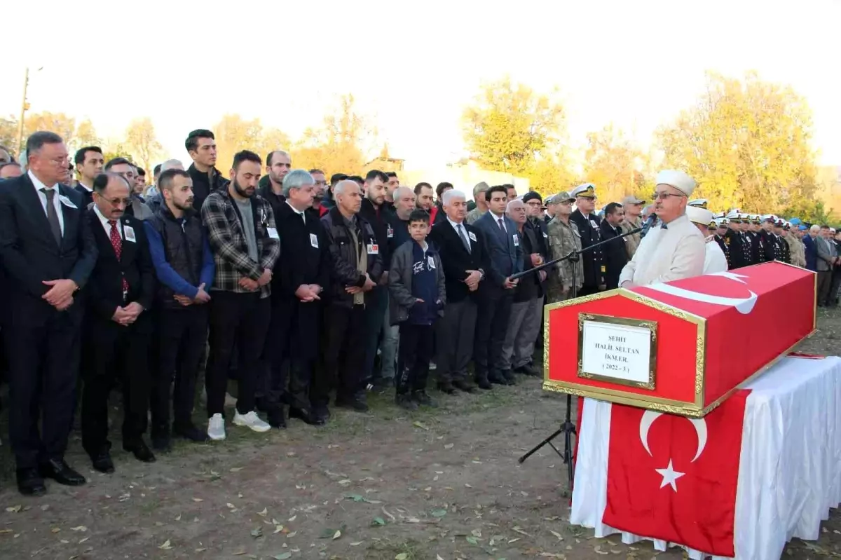 Konya\'da trafik kazasında şehit olan piyade er Seltan,son yolculuğuna uğurlandı (2)