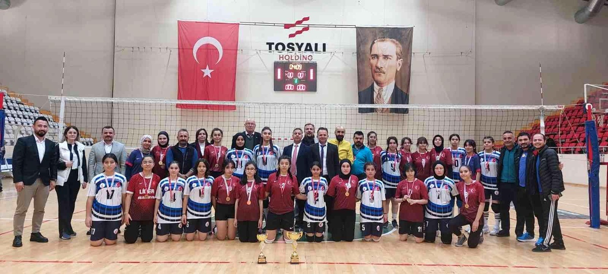 Okul sporları gençler kız voleybol müsabakaları sona erdi