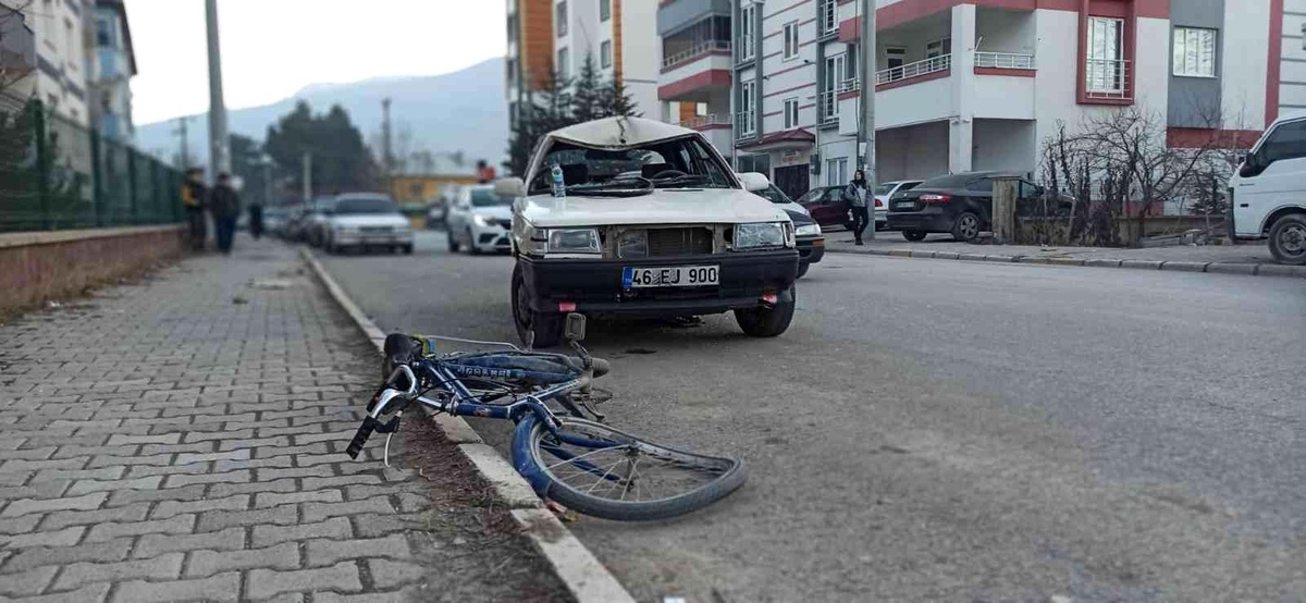 Otomobilin çarptığı bisikletli ağır yaralandı