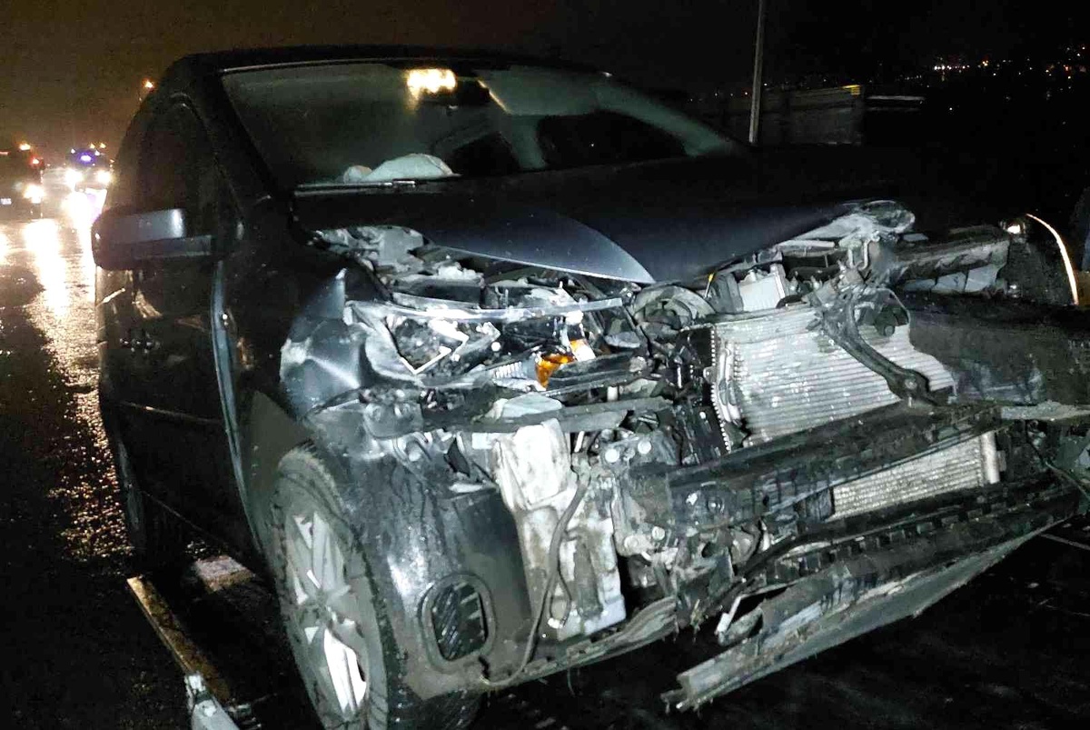 Samsun\'da hafif ticari araç bariyere çarptı: 3 yaralı