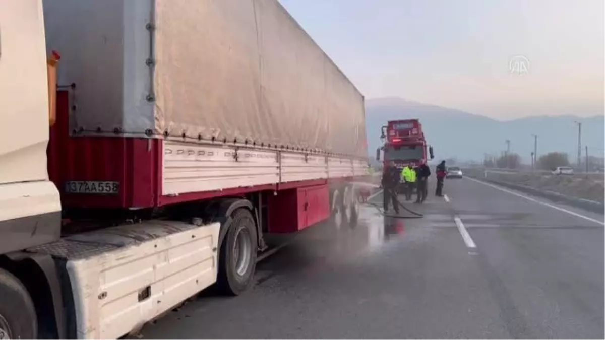 Seyir halindeki yabancı plakalı tır alev aldı