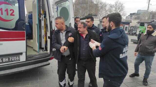Taksim metrosunda bir kişi raylara düştü! Sarhoş olduğu için dengesini kaybetmiş Taksim metrosunda bir kişi raylara düştü! Sarhoş olduğu için dengesini kaybetmiş