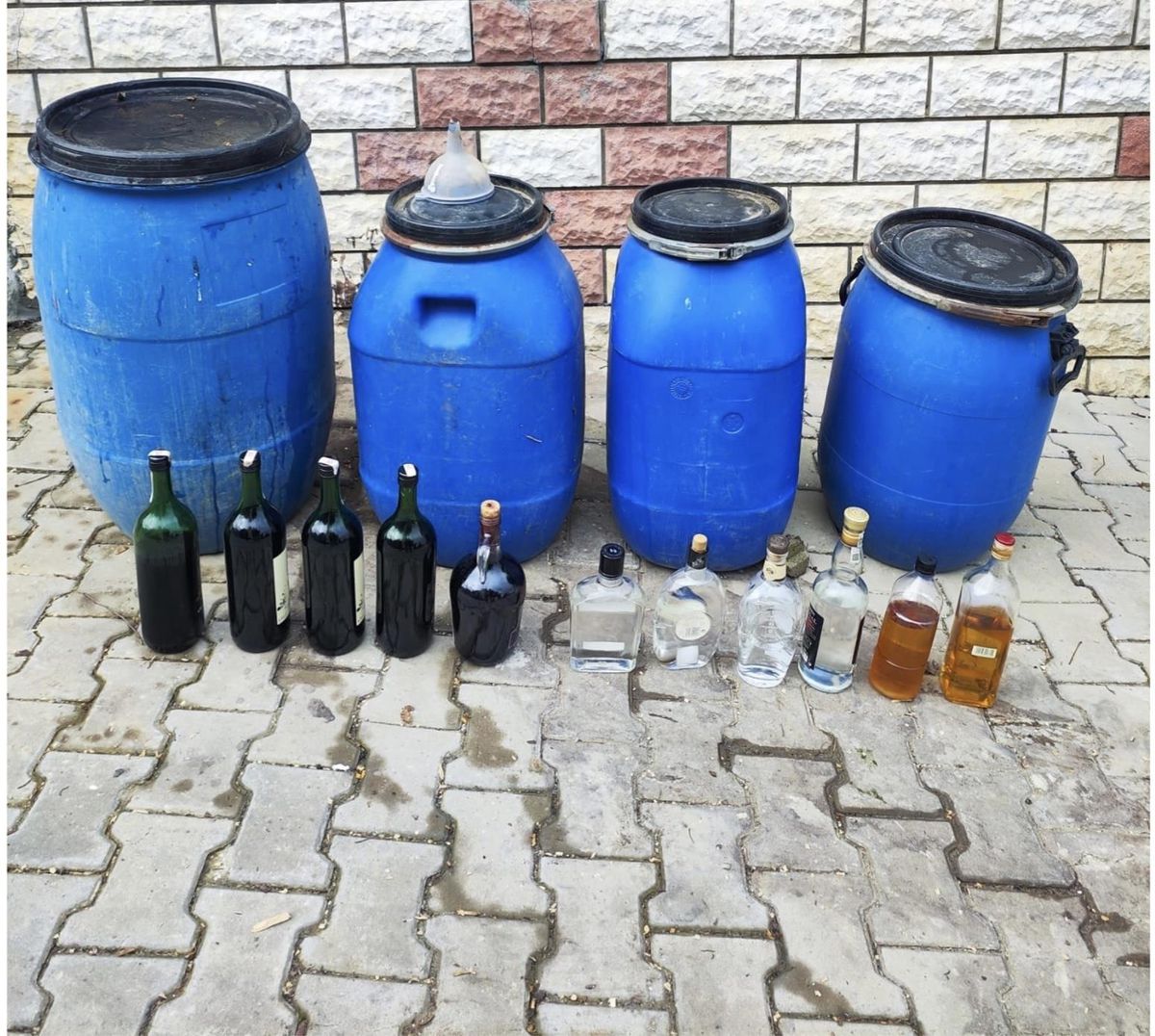 Tekirdağ\'da kaçak üretilen 240 litre içki ele geçirildi
