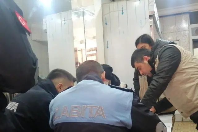 Tekirdağ'da vitrinindeki yiyeceklerin üzerinde fare gezen iş yerine para cezası verildi