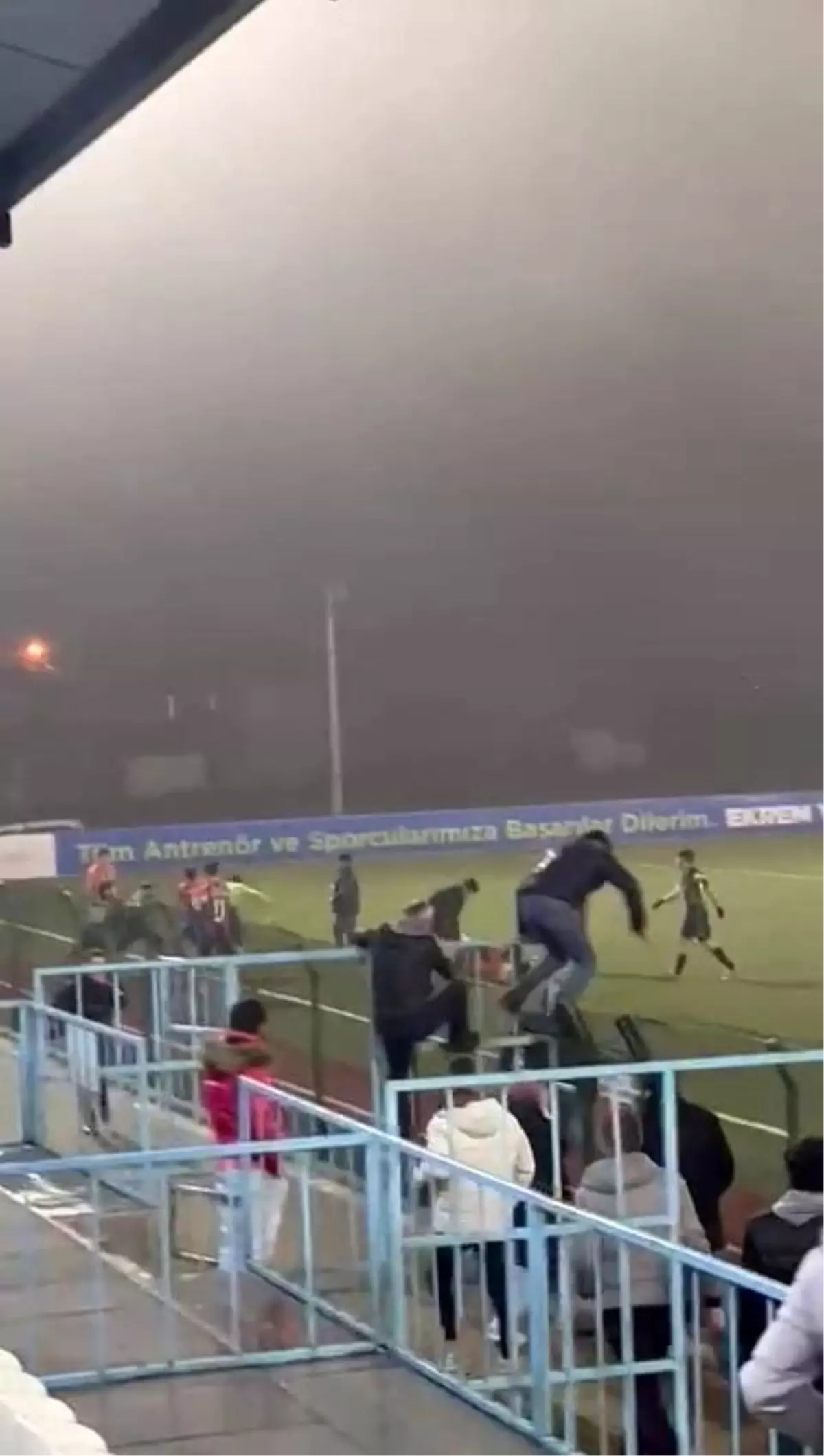 Yeşil saha boks ringine, ortalık savaş alanına döndü