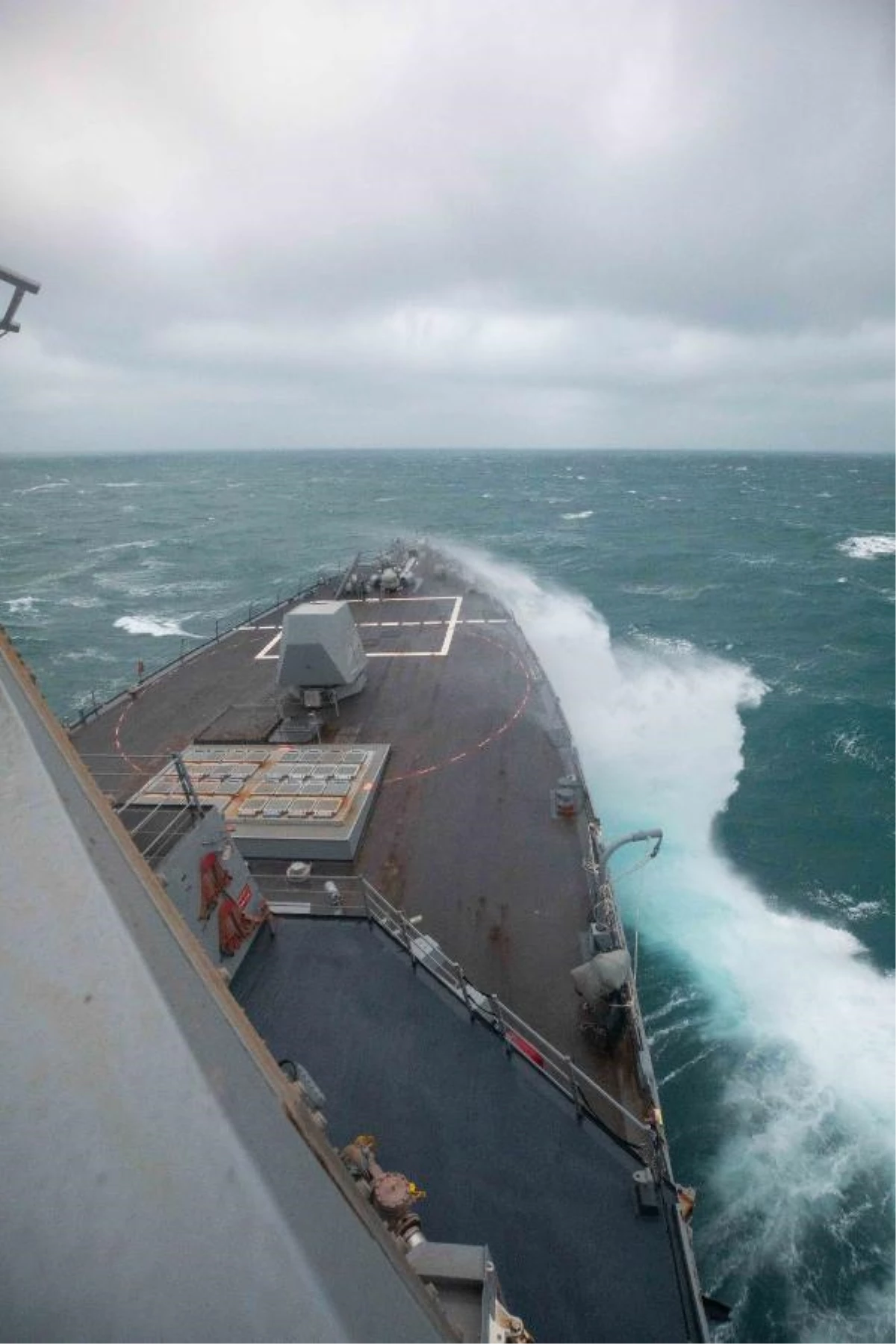 ABD Savaş Gemisi, Tayvan Boğazı\'ndan geçti