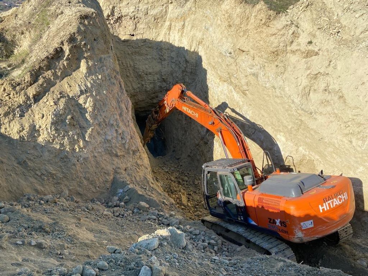 Aydın\'da iş makineleriyle kaçak kazı yapan 8 kişi yakalandı