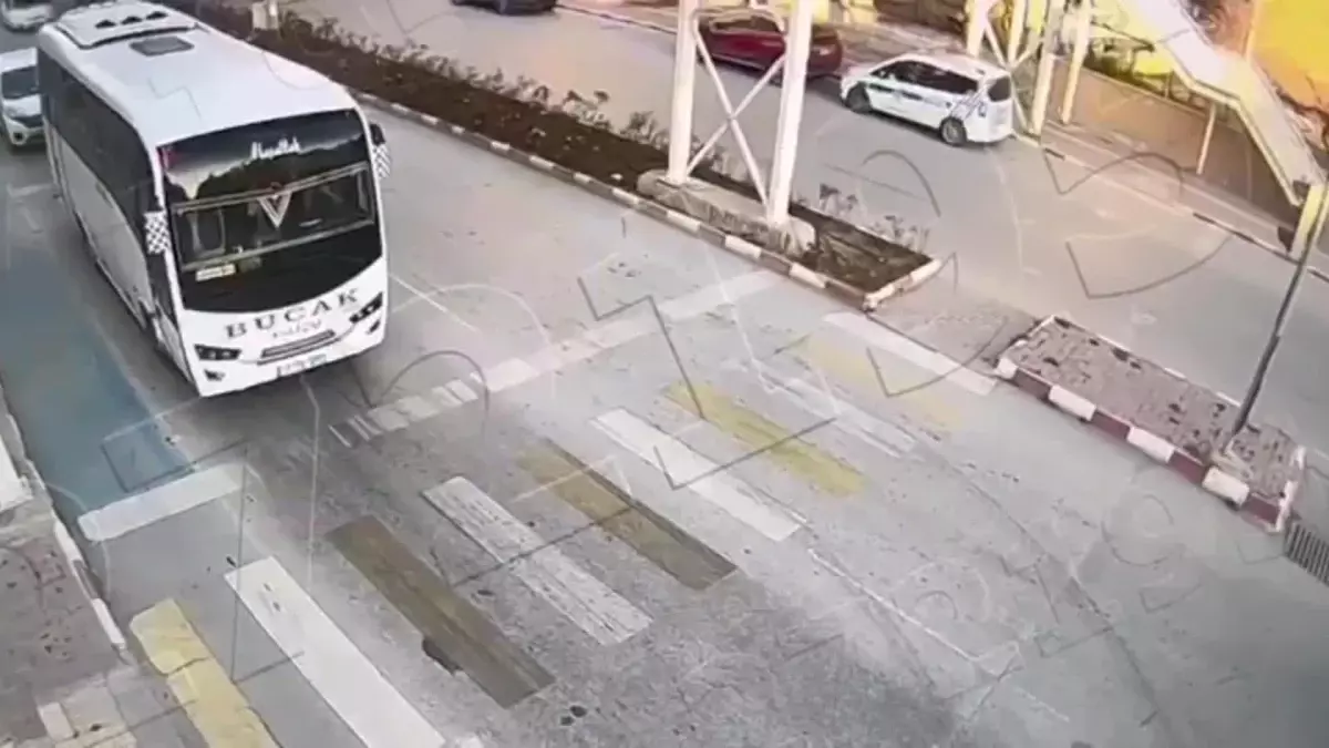 Burdur\'da Traktörle Drift Yapan Sürücüye 22 Bin Lira Ceza Kesildi