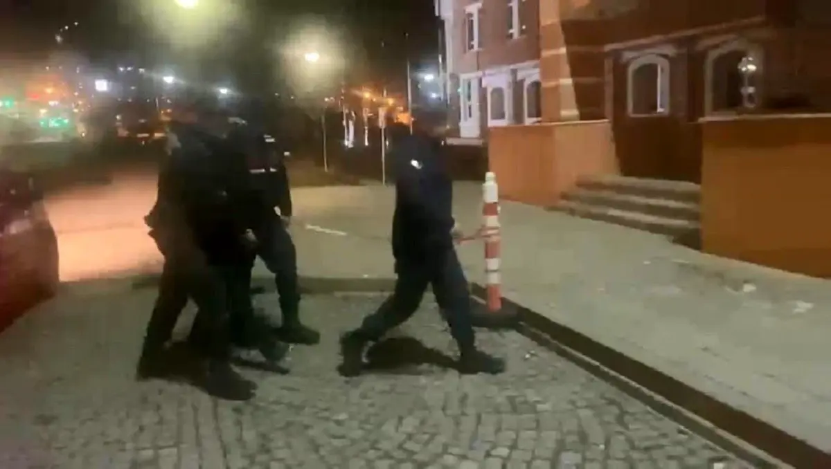 Çeşitli suçlardan aranan firari şahıslar yakayı ele verdi