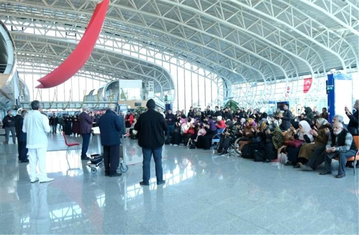 Erzincan\'da umre yolcuları dualarla uğurlandı
