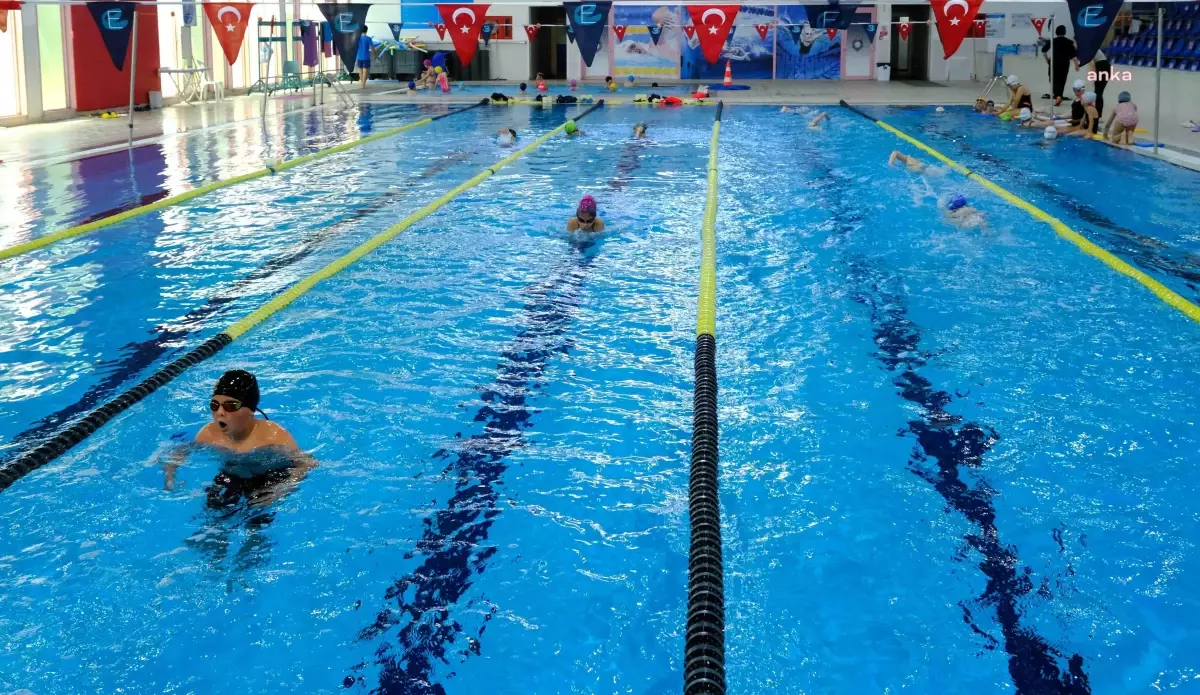 Eskişehir Büyükşehir\'in Yenilediği Kentpark Kapalı Yüzme Havuzu\'nda Kayıtlar Başlıyor