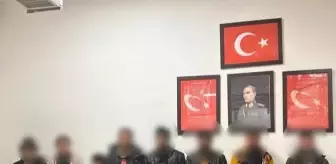 Göçmen gibi giyinen jandarma, 2 organizatörü suçüstü yakaladı
